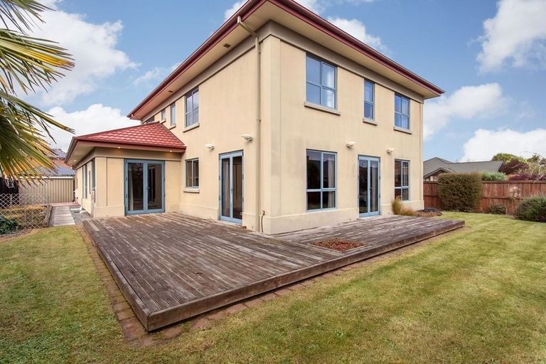 Photo of property in 2 Breton Close, Northwood, Christchurch, 8051