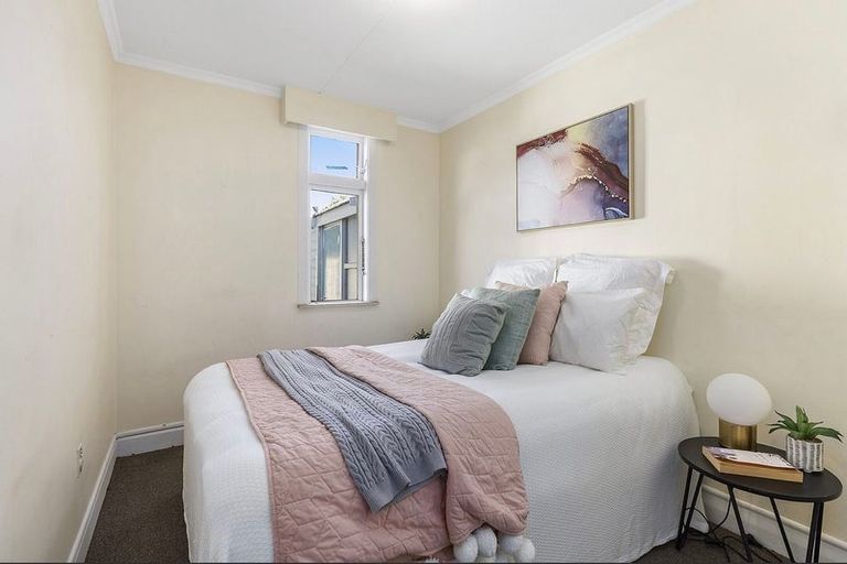 Photo of property in 216 Coutts Street, Rongotai, Wellington, 6022