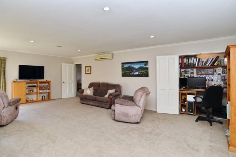 Photo of property in 8 James Drive, Woodend, 7610