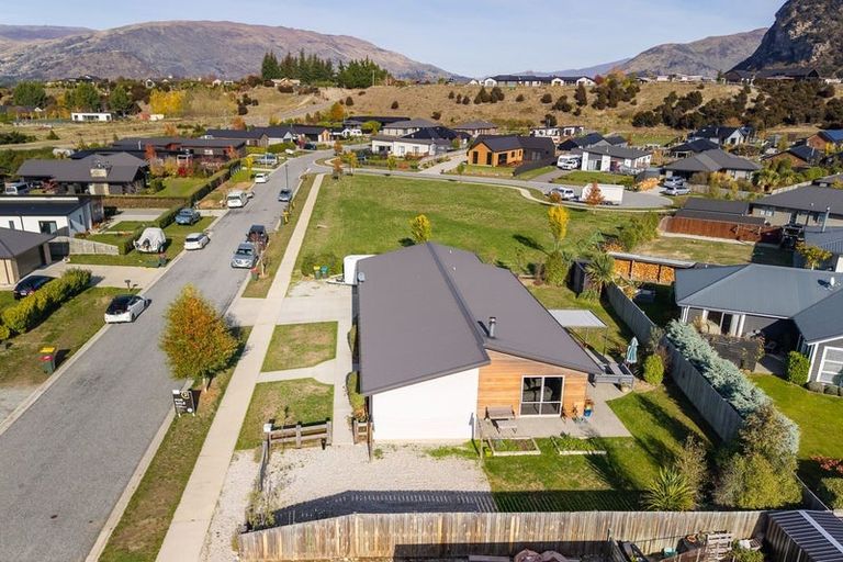 Photo of property in 4 Kingfisher Crescent, Albert Town, Wanaka, 9305