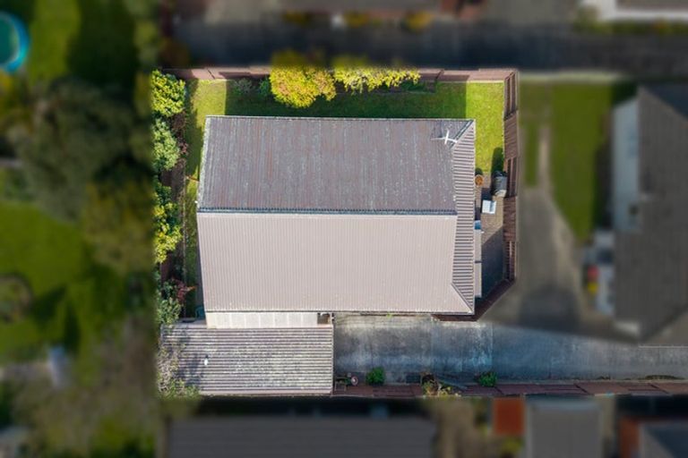 Photo of property in 2/52 Athlone Crescent, Avalon, Lower Hutt, 5011