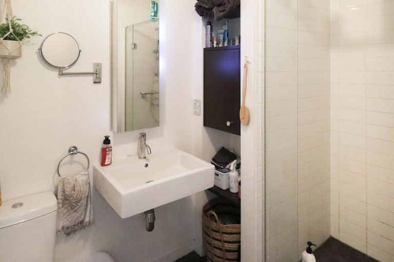 Photo of property in Montreaux Apartments, 4c/164 The Terrace, Wellington Central, Wellington, 6011