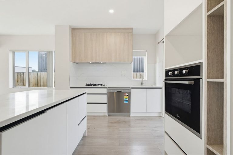 Photo of property in 5b Poruru Close, Papakura, 2110