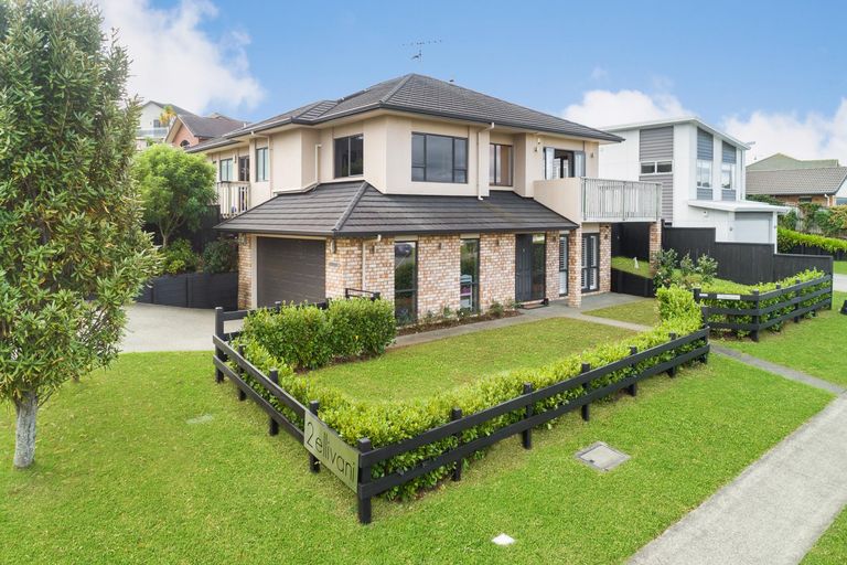 Photo of property in 2 Ellivani Rise, Pukekohe, 2120