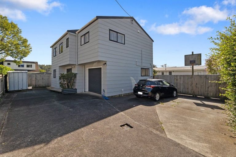 Photo of property in 2/12 Gazelle Avenue, Beach Haven, Auckland, 0626