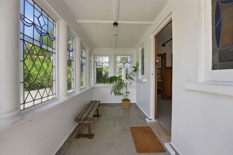 Photo of property in 6 Ridge Lane, New Plymouth, 4310