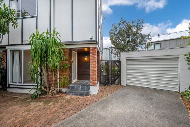 Photo of property in 2/5 Stanley Avenue, Milford, Auckland, 0620