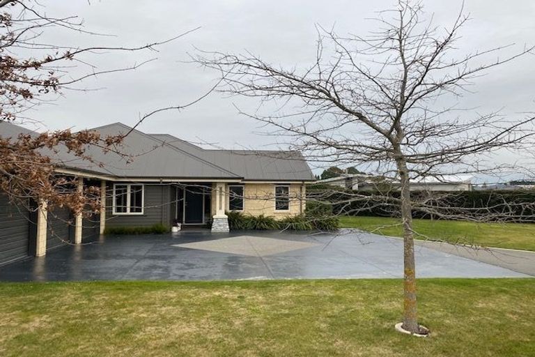 Photo of property in 8 Rossington Drive, West Melton, 7618