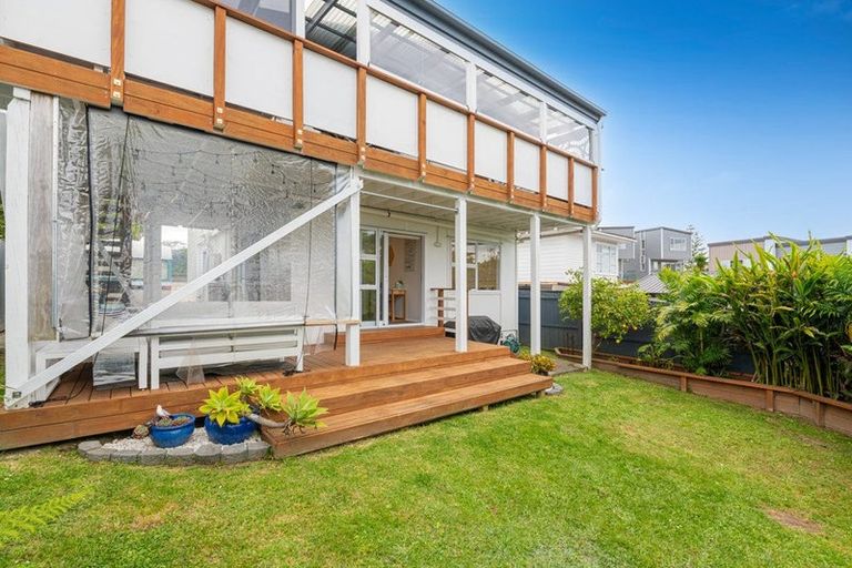 Photo of property in 1/302 Sunset Road, Windsor Park, Auckland, 0632