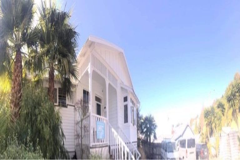 Photo of property in 35 Shakespeare Road, Bluff Hill, Napier, 4110