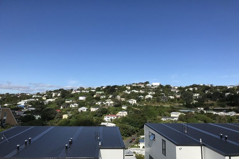 Photo of property in 56 Tiketike Way, Brooklyn, Wellington, 6021