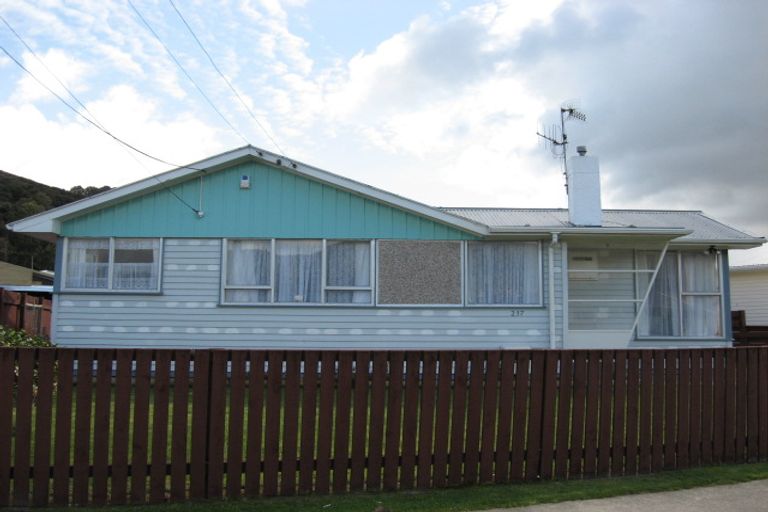 Photo of property in 237 Wellington Road, Wainuiomata, Lower Hutt, 5014