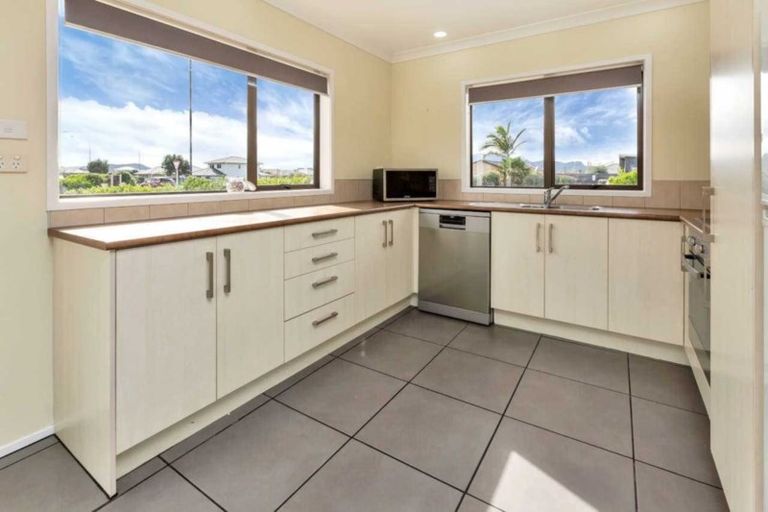 Photo of property in 1 Resolution Place, One Tree Point, 0118