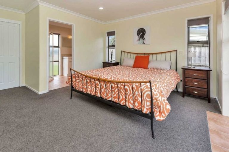 Photo of property in 1 Resolution Place, One Tree Point, 0118