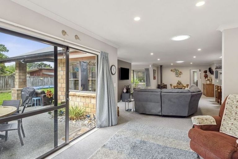 Photo of property in 37 Ashleigh Way, Waikanae Beach, Waikanae, 5036