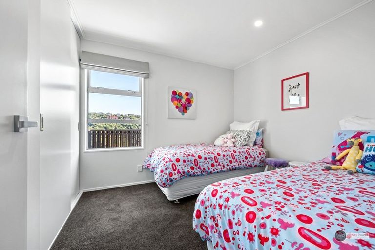 Photo of property in 37 Pekanga Road, Normandale, Lower Hutt, 5010