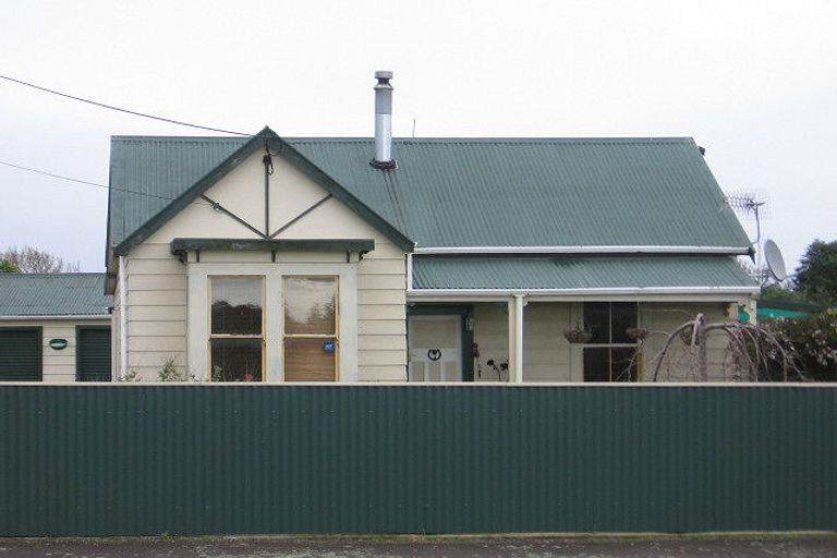 Photo of property in 35 Mako Mako Road, Levin, 5510