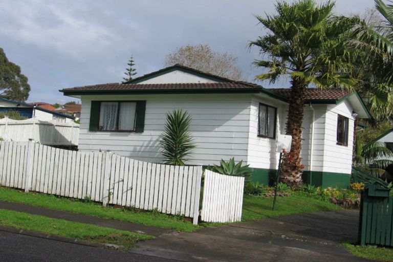 Photo of property in 52 Robbies Road, Shelly Park, Auckland, 2014