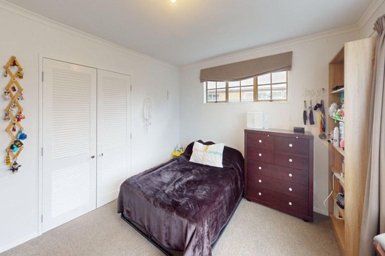 Photo of property in 12 Grange Place, Milson, Palmerston North, 4414