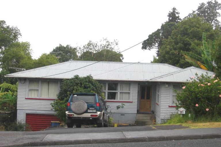 Photo of property in 21 Ellice Road, Totara Vale, Auckland, 0629