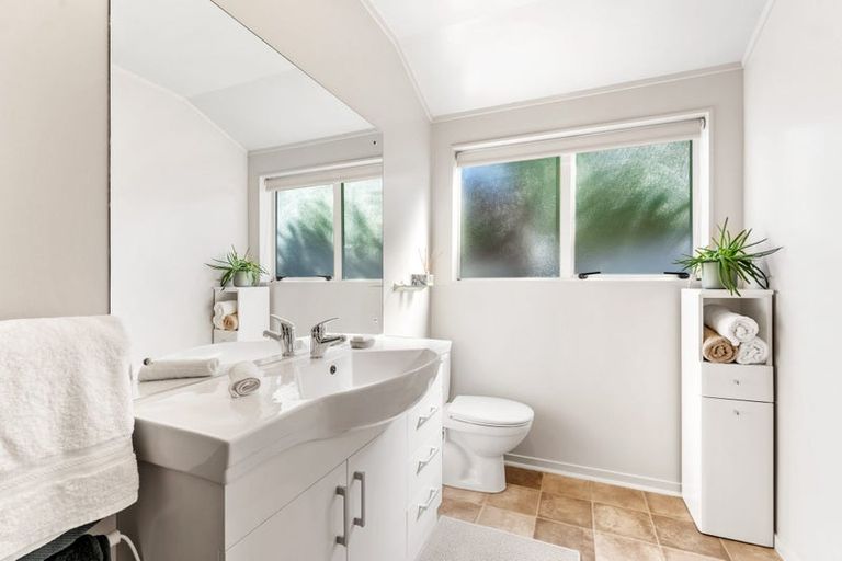 Photo of property in 16 Palmgreen Court, Stanmore Bay, Whangaparaoa, 0932