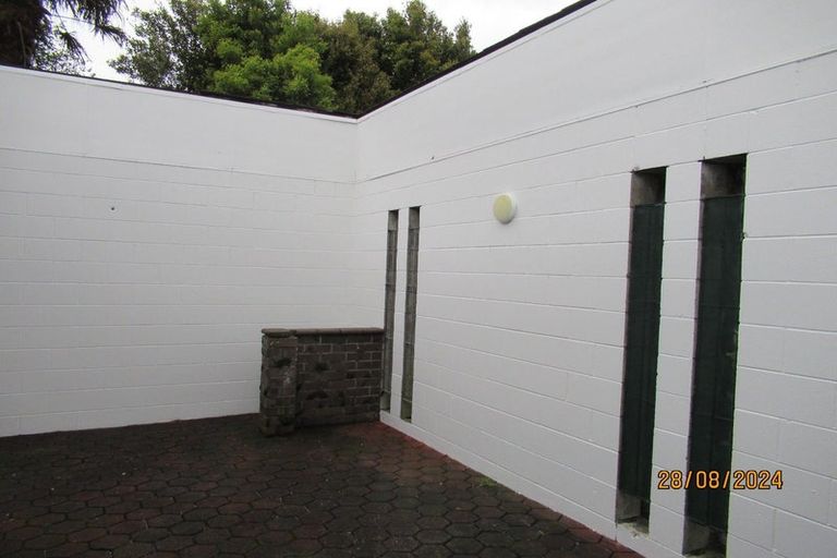 Photo of property in 90 Royal Road, Massey, Auckland, 0614