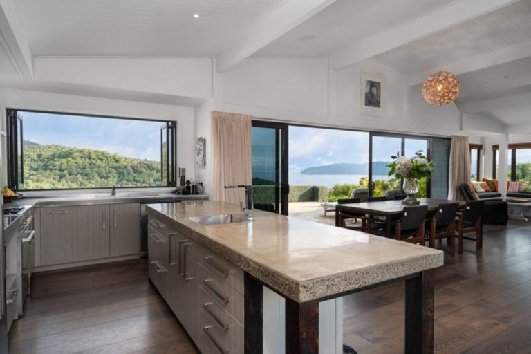 Photo of property in 5 Peregrine Place, Kinloch, Taupo, 3377