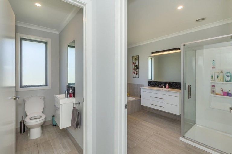 Photo of property in 441 Tararua Road, Levin, 5571