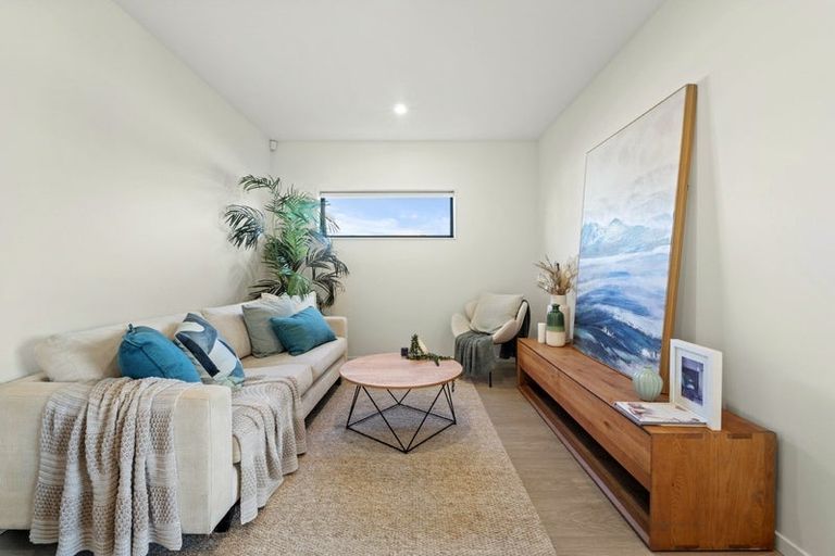 Photo of property in 6/18 Paraone Crescent, Takanini, 2112