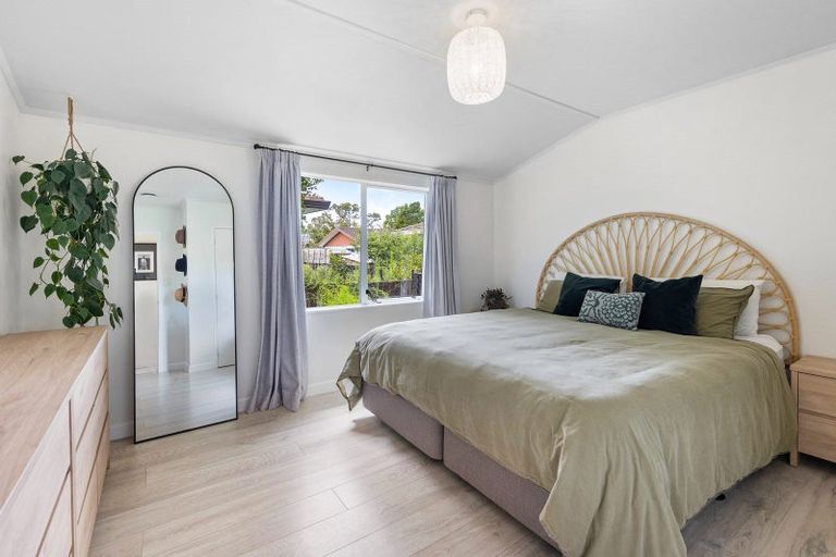 Photo of property in 176 Solar Road, Glen Eden, Auckland, 0602