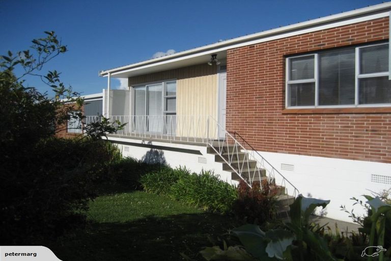 Photo of property in 2/33 Castor Bay Road, Castor Bay, Auckland, 0620