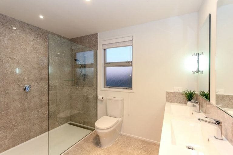 Photo of property in 5a Mission Street, Moturoa, New Plymouth, 4310