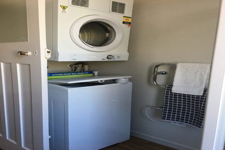 Photo of property in 74 Hargest Crescent, Saint Clair, Dunedin, 9012