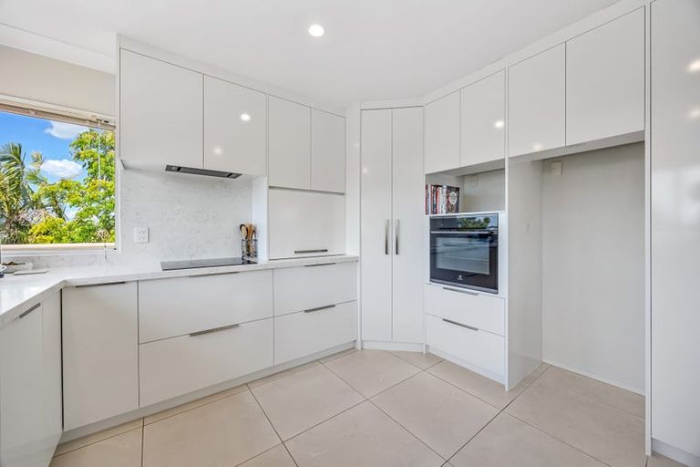 Photo of property in 16 Tornado Place, West Harbour, Auckland, 0618
