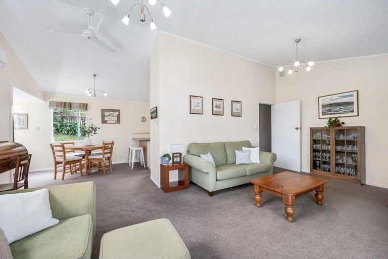Photo of property in 18 Florio Terrace, Tawa, Wellington, 5028