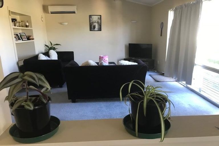 Photo of property in 1/23 Woodcote Drive, Glenfield, Auckland, 0629