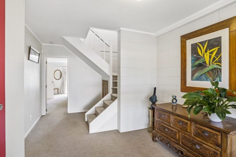 Photo of property in 2/22 Tui Glen Road, Birkenhead, Auckland, 0626