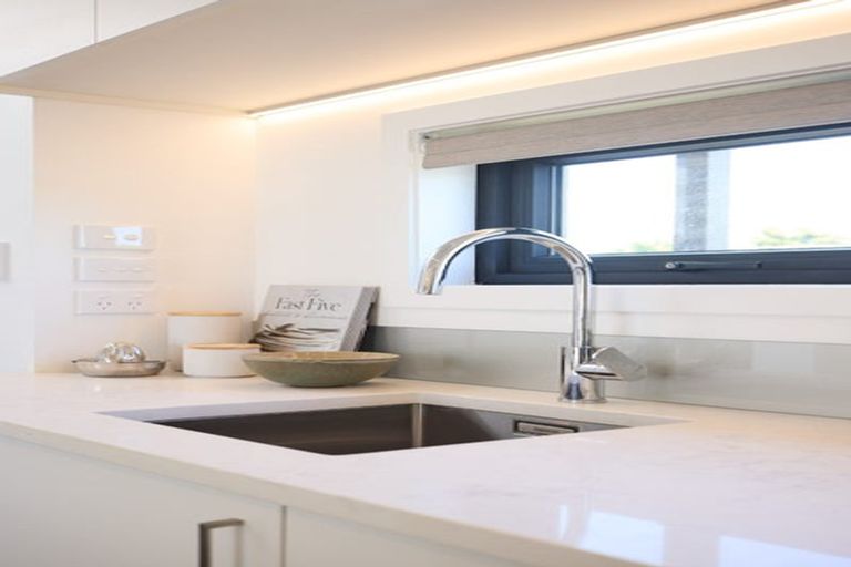 Photo of property in 76 Te Puketoka Lane, Mangere, Auckland, 2022