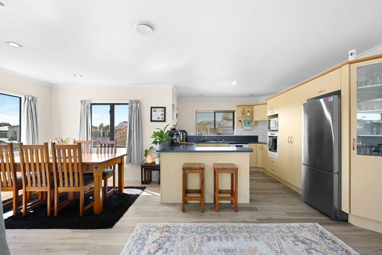 Photo of property in 28 Diomede Glade, Flagstaff, Hamilton, 3210