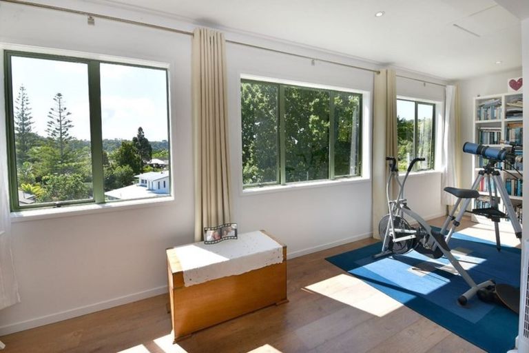 Photo of property in 49 Cochrane Avenue, Arkles Bay, Whangaparaoa, 0932