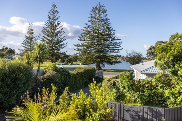 Photo of property in 35 Waione Avenue, Athenree, Waihi Beach, 3177