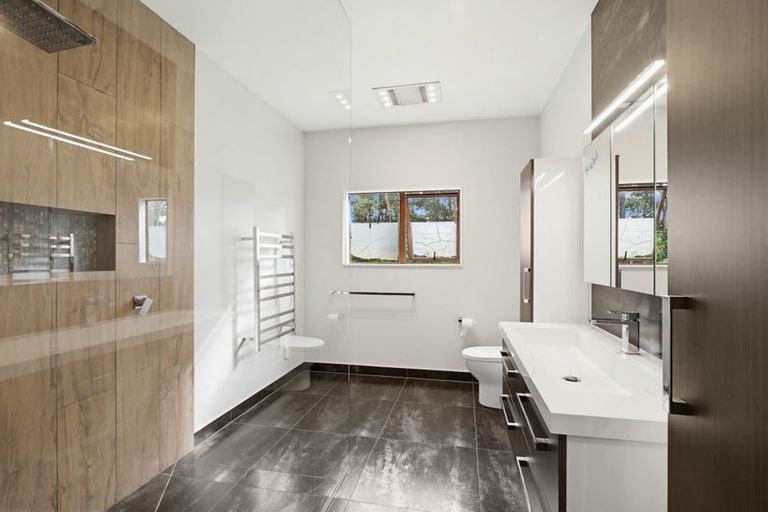 Photo of property in 129 Mcleod Road, South Head, Helensville, 0874