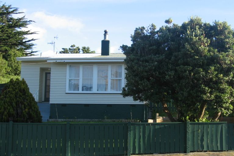 Photo of property in 124 Castor Crescent, Cannons Creek, Porirua, 5024