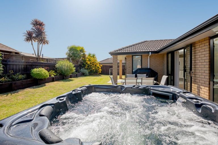 Photo of property in 76 Carrington Drive, Papamoa Beach, Papamoa, 3118