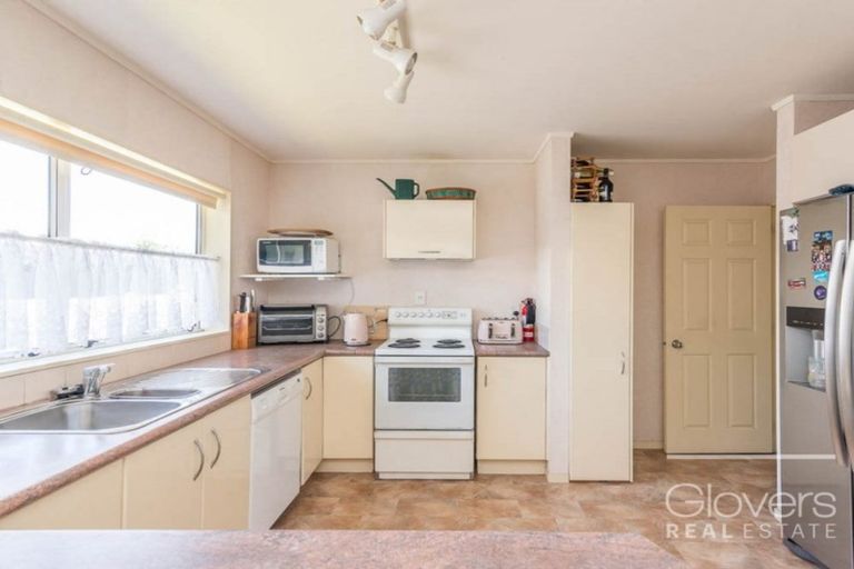 Photo of property in 16 Milan Drive, Glen Eden, Auckland, 0602