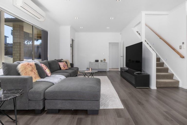 Photo of property in 17 Tasman Close, Aotea, Porirua, 5024