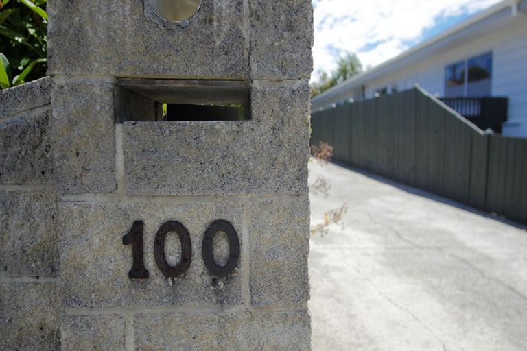 Photo of property in 100 John F Kennedy Drive, Milson, Palmerston North, 4414