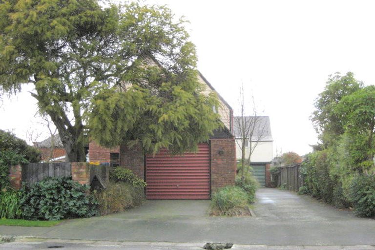 Photo of property in 2/88 Abberley Crescent, St Albans, Christchurch, 8014