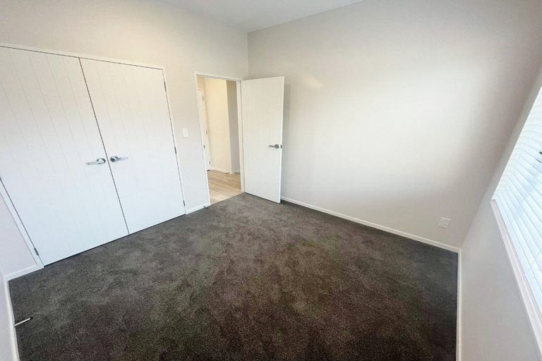 Photo of property in 21 Madden Avenue, Kumeu, 0810