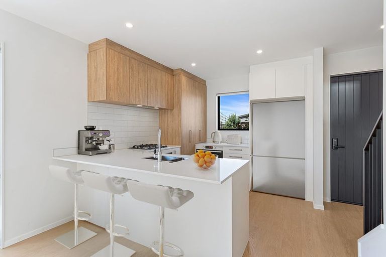 Photo of property in 34 Viridian Avenue, Rosehill, Papakura, 2113